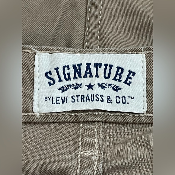 Levis Signature Totally Slimming Brown Denim Dark Khaki Shorts Women’s 16‎ - Picture 4 of 7